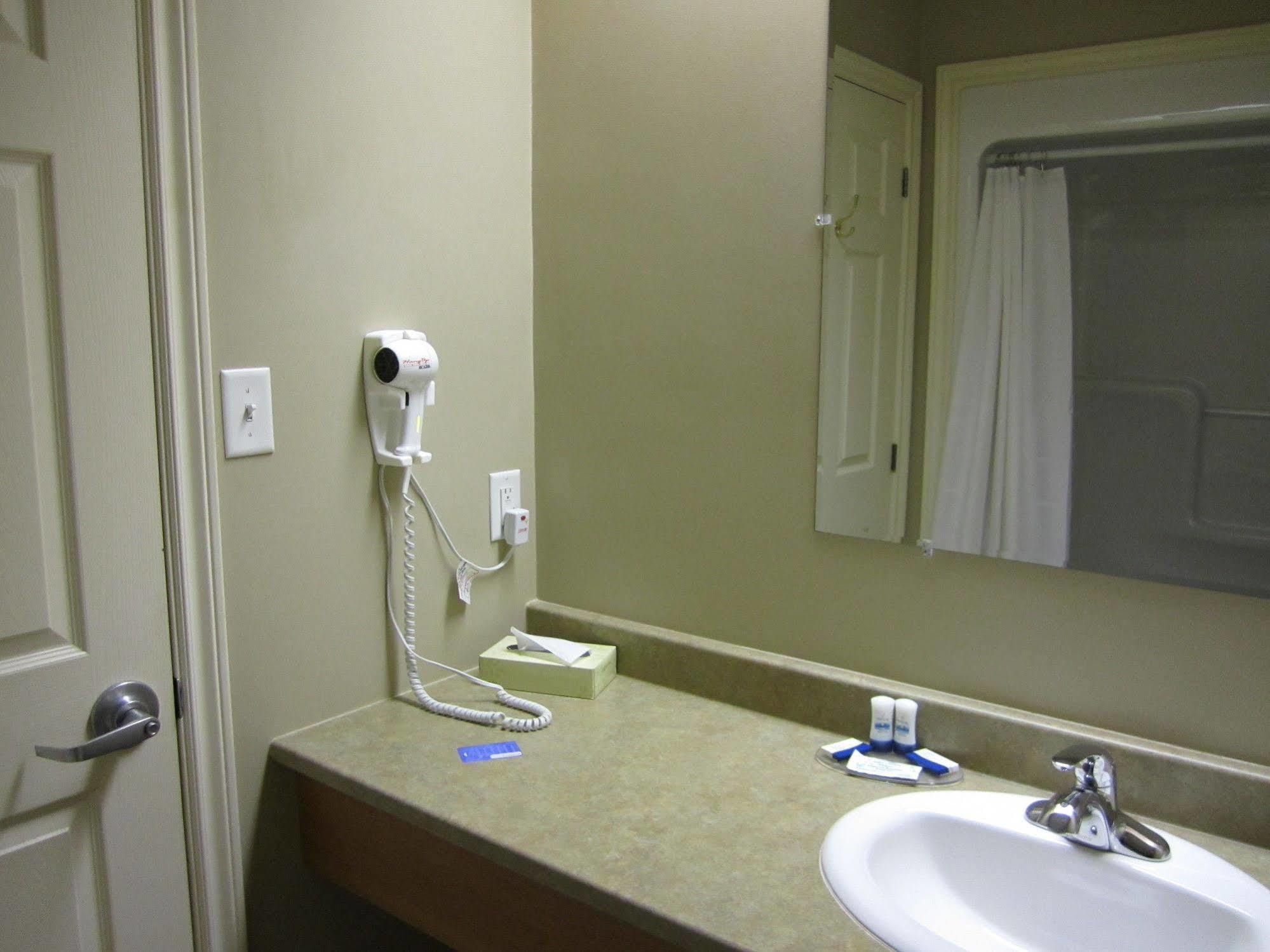 Auberge Bouctouche Inn & Suites Eksteriør billede