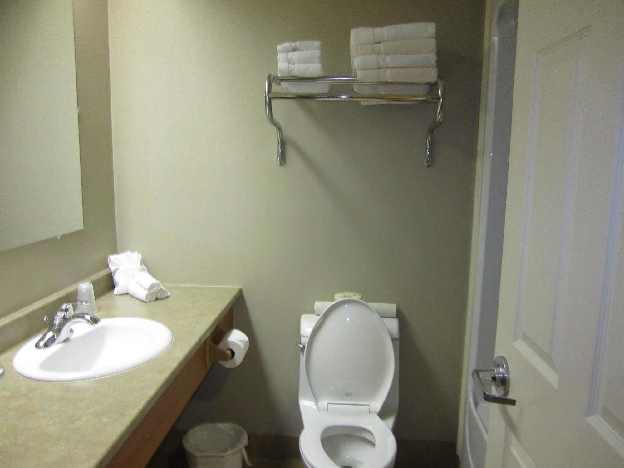 Auberge Bouctouche Inn & Suites Eksteriør billede