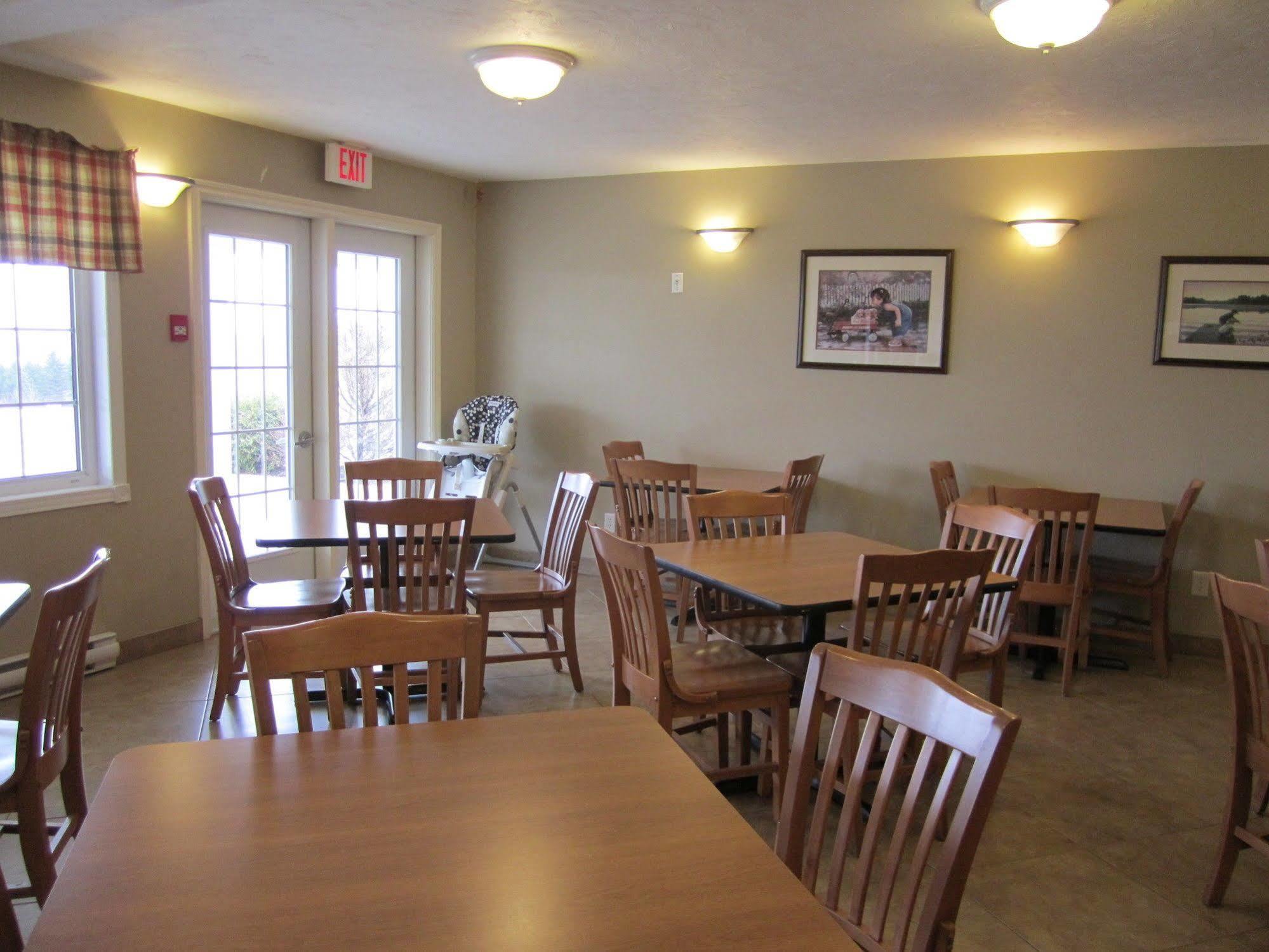 Auberge Bouctouche Inn & Suites Eksteriør billede